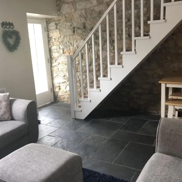 2, The Lodge, Tideswell, hotel di Tideswell