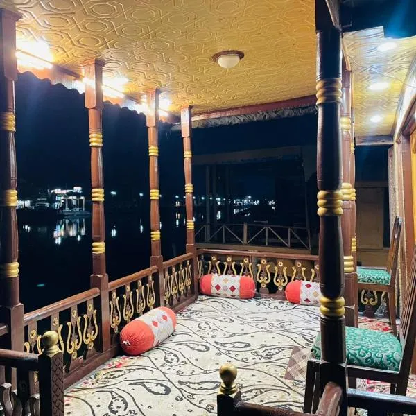 FREEDOM houseBoat