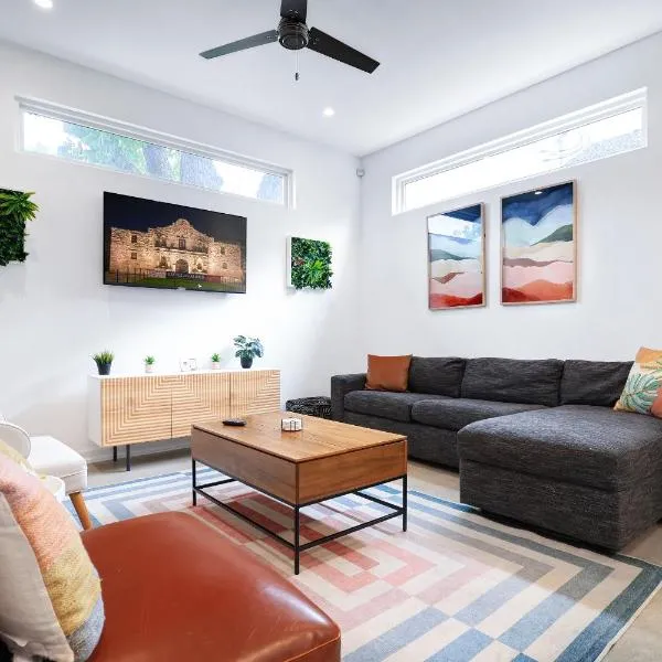 Modern SA Home Nr DT River Walk Alamo WiFi, hotel din San Antonio