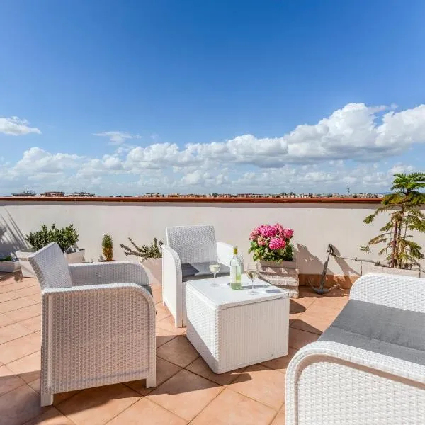 Attico panoramico con grande terrazza, Hotel in Cagliari