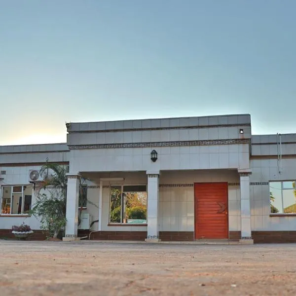 Molejo Guest House: Palapye şehrinde bir otel