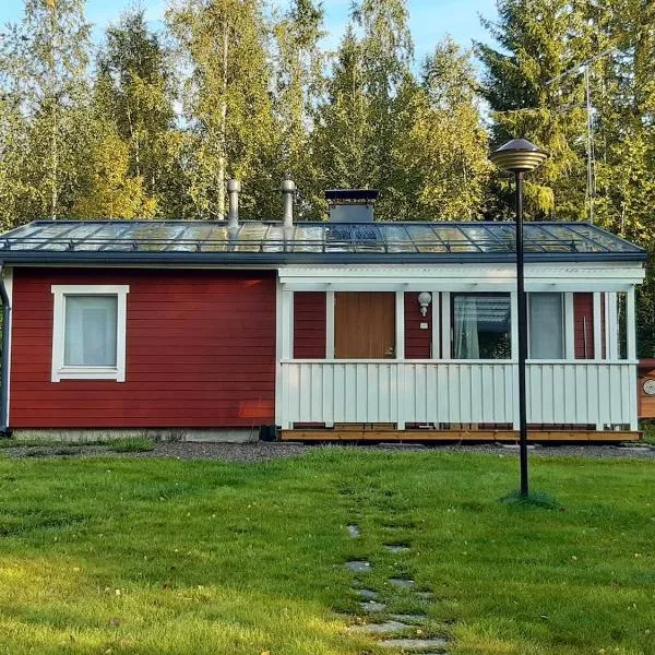 Teeri Birkhuhn-crater lake villa, отель в городе Varpaisjärvi