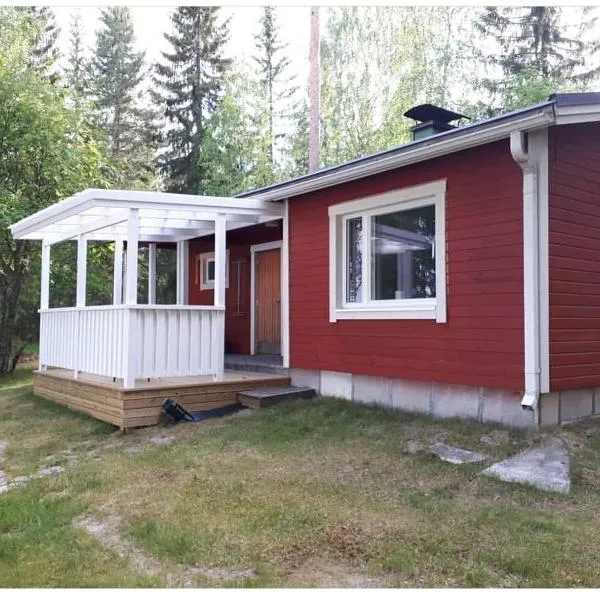 Pääsky Schwalbe-cabin by crater lake, hotel u gradu Varpaisjärvi