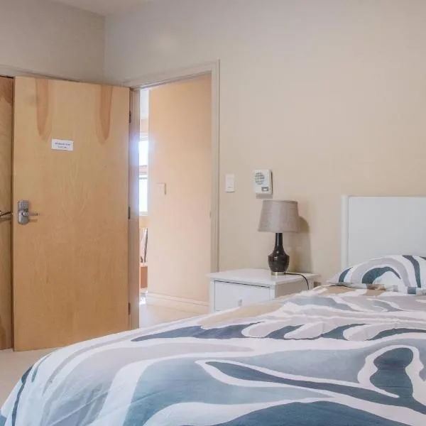 Quiet Private Room with Ensuite-Broadmead 908, hôtel à Victoria