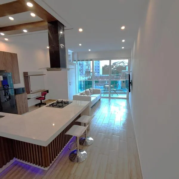 Dpto de Lujo Centrico con Jacuzzi y Balcon Parque de las Aguas, hotell i Lima