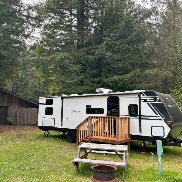 The Bunkhouse Camper, hotel din Klamath