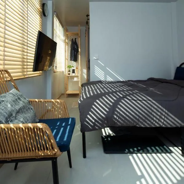 Uncle NID Hostel, hotel di Lat Krabang