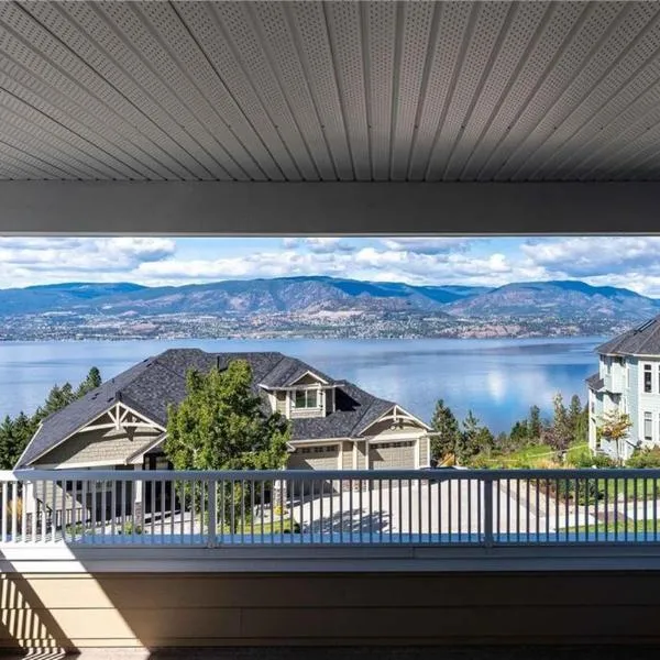 Lakeview Peaceful 2BR Stay in Beautiful Kelowna, hotel v destinaci Kelowna