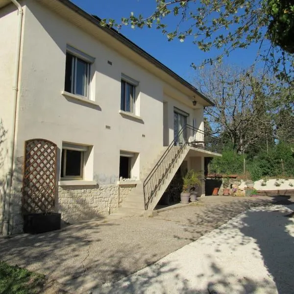 Saint-Capraise-de-Lalinde में, होटल Dordogne maison sur les hauteur de Saint Capraise de Lalinde