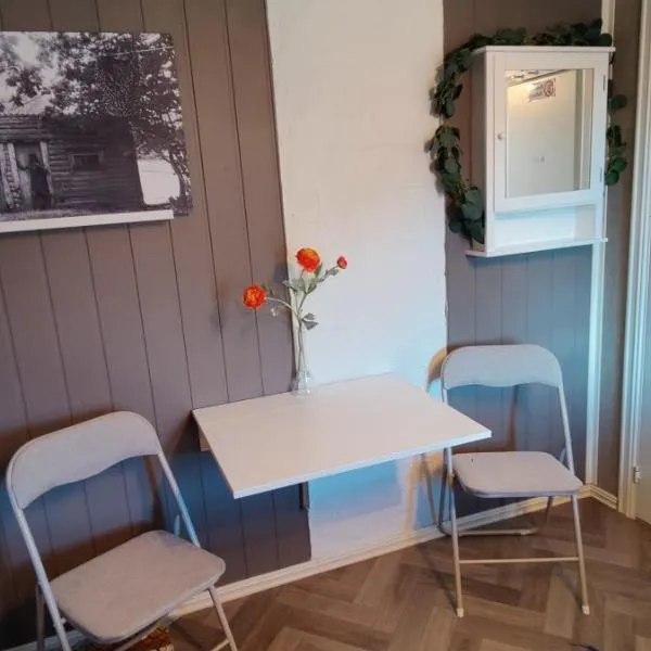 Øya husrom nær E6,dobbeltrom, gratis parkering, hotell i Sarpsborg