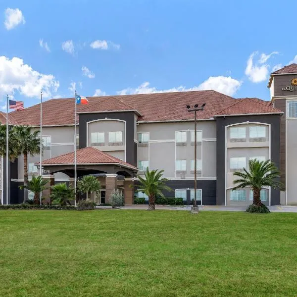 La Quinta by Wyndham Alvin, hotel v destinaci Alvin