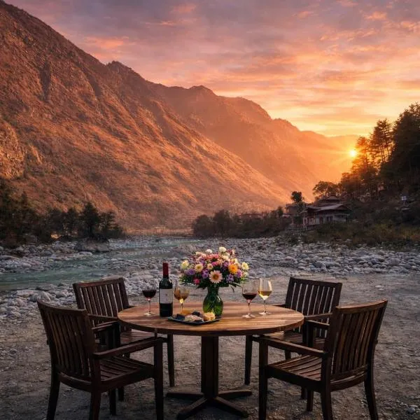 Viesnīca The Bisht Riverside Cottage - Top Rated & Most Awarded Property in Tirthan Valley pilsētā Jibhi