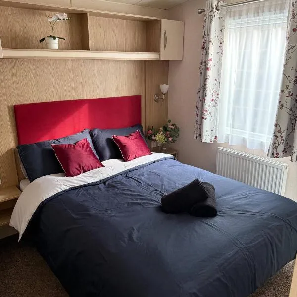 Victory beautiful Motor Home, Hotel in Clacton-on-Sea