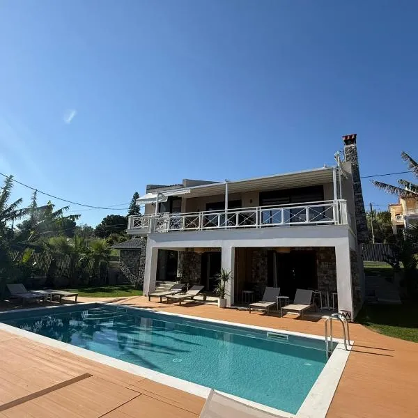 Romantic Pool Suite with Sea View Rastoni、Melissionのホテル