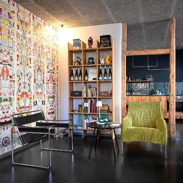 MOMAI 1891 Design-Ferienwohnung in ehemaligen Winzeranwesen、マイカンマーのホテル