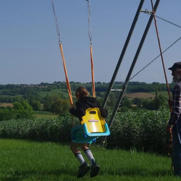 CHEZ MITCH EN CAMPING CAR et grand espace extérieur, hotel u gradu Caillavet
