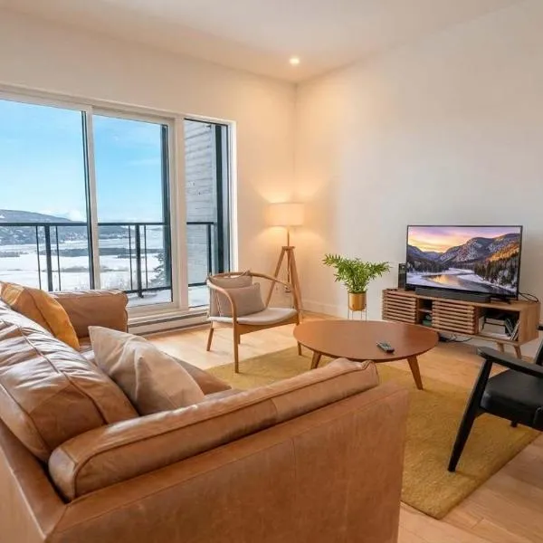 309 - Luxury Condo - Spectacular View & Pool, hotel din Baie-Saint-Paul