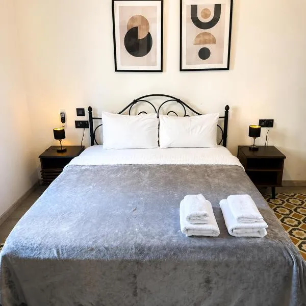 Dahlia Apartment Private Garden Escape Stylish Townhouse in Paola, ξενοδοχείο σε Paola