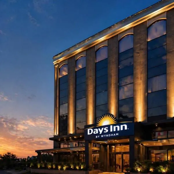 Days Inn by Wyndham Istanbul Arnavutkoy، فندق في إسطنبول