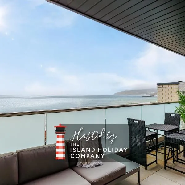 Colonels Rest - Luxury Beachside Townhouse with Sea Views in Sandown, Sleeps 10, hotel in Sandown