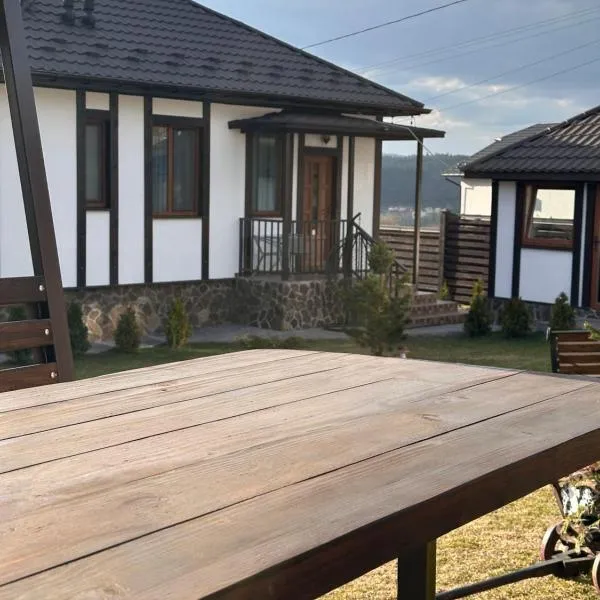 Five House, hotel a Skhidnitsa