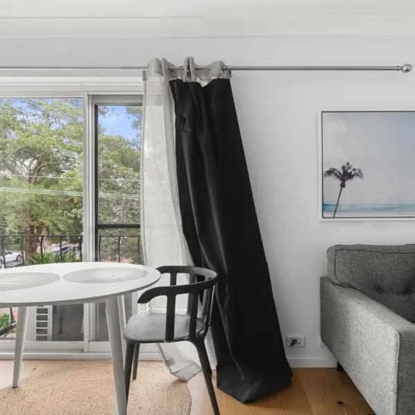 Sun-Drenched 1 Bed Studio Apartment In Newtown, hotel u Sydneyju