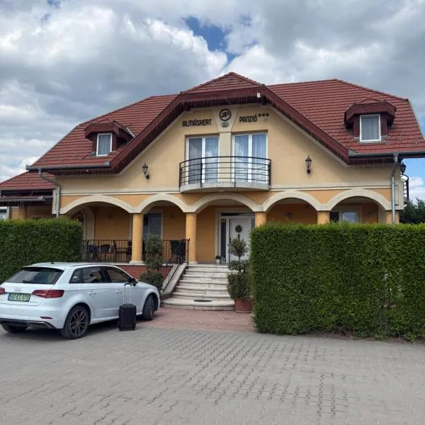 Budapest Airport Almáskert Panzió, hotel di Vecsés