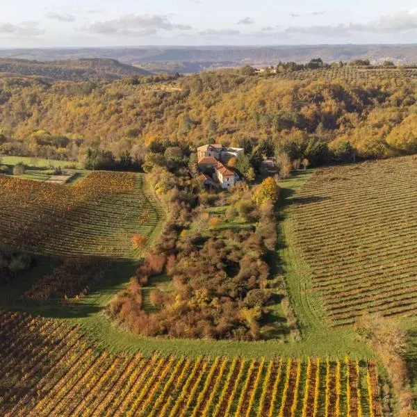 Le gîte des Jardins de Lumière, hótel í Floressas