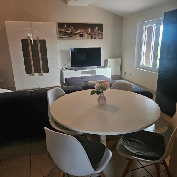 Appartement T2, hotel em Vaugneray