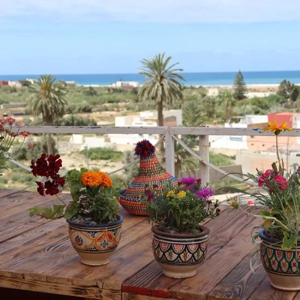 THE ARTIST Hostel Surf & Art, hotel in Tamraght Oufella
