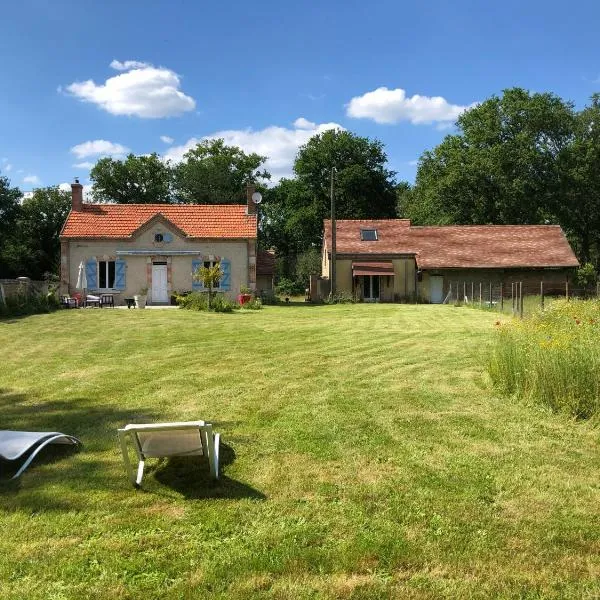 Maison au milieu des bois et des animaux, hotel v mestu Jouy-le-Potier