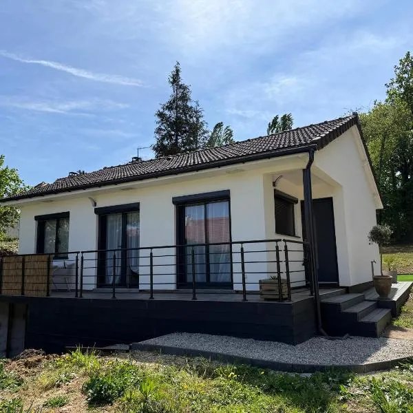 Le Balcon petit extérieur Idéal familles & couples à 10 min Disneyland Paris avec lit Queen size & parking privé: Coupvray şehrinde bir otel