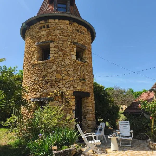 Chambre de la Tour 2, hotel in Milhac