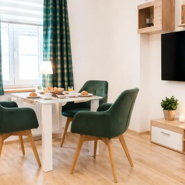 Ruhige Ferienwohnung am Fürst-Pückler-Park, Sauna im Haus & Parkplatz Bad Muskau, hotel in Bad Muskau