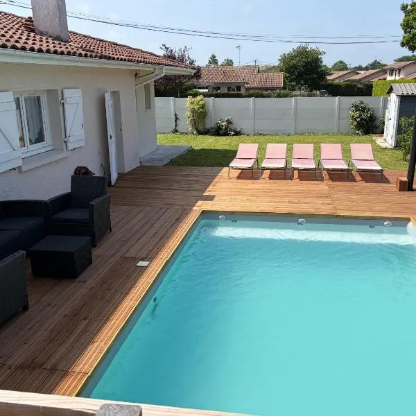 Studio cosy avec piscine à 10 min Hossegor, hotel in Saint-Vincent-de-Tyrosse