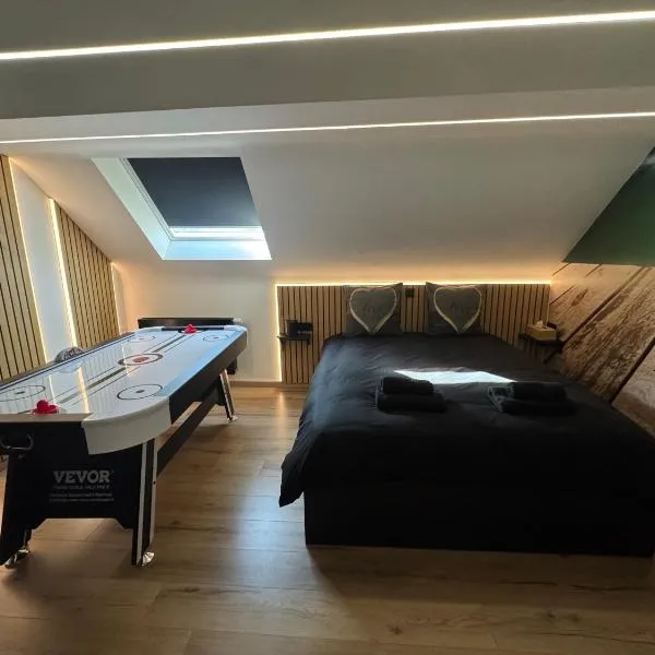 Studio détente, sdb privative, billard, air soccer, clim, hôtel à Verviers