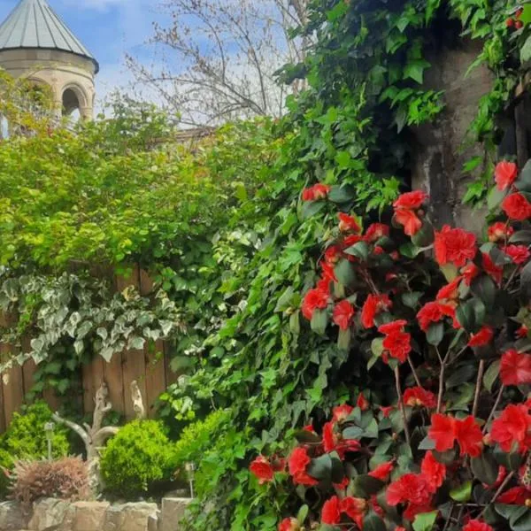 VILLA SABA WITH TWO BEDROOMS- სასტუმრო საბა, хотел в Мцхета