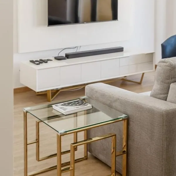 Glam 2 bedroom In Massamá, hótel í Massamá