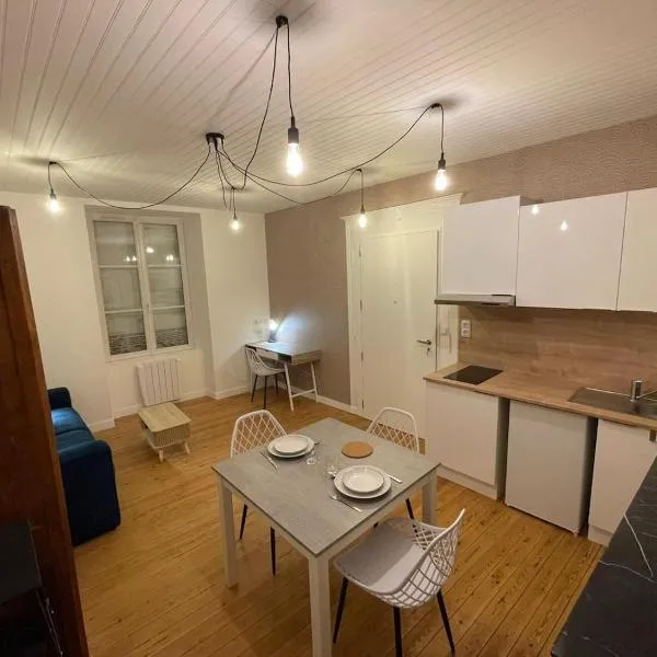 Charmant studio rénové près du centre ville, khách sạn ở Mayenne