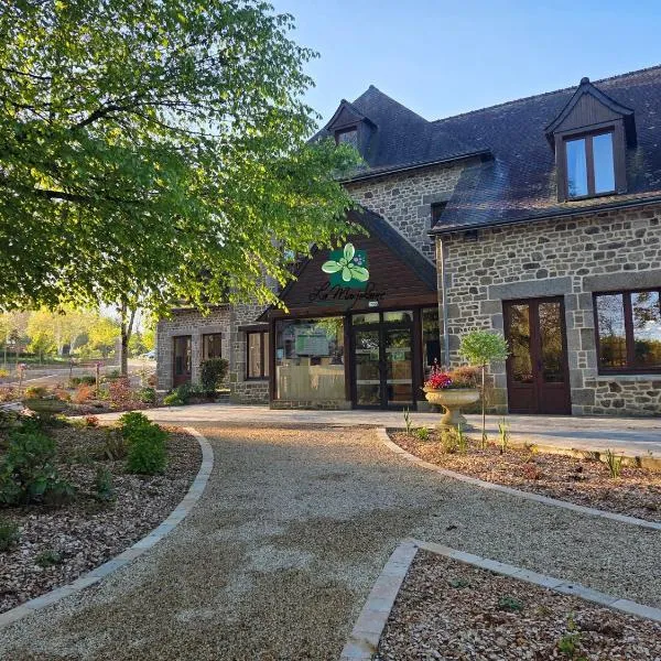 Logis Hotel Restaurant La Marjolaine, מלון בMoulay