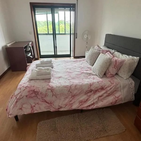 Quarto duplo com varanda no centro de Viseu, Hotel in Viseu