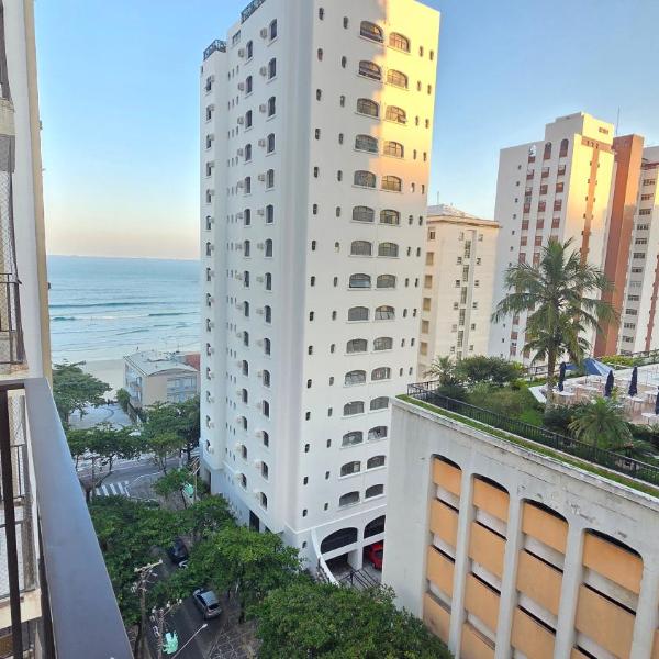 Pitangueiras 3 quartos , vista ao mar, WI FI , 9 pessoas , 30 metros do mar