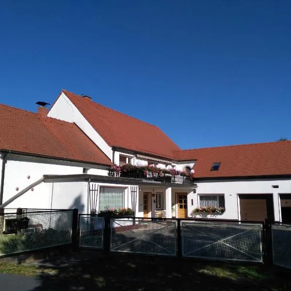 Knoblochs Ferienhof, hotel v destinaci Weißenberg