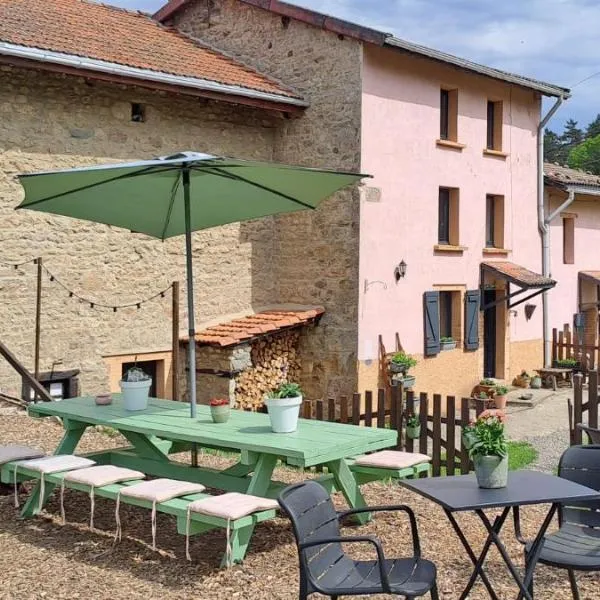 La Maison Rose Bertignat, hótel í Bertignat