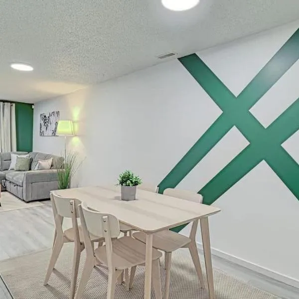 Calgary में, होटल Cozy 2BR Suite Near Zoo & downtown Walk to C-Train