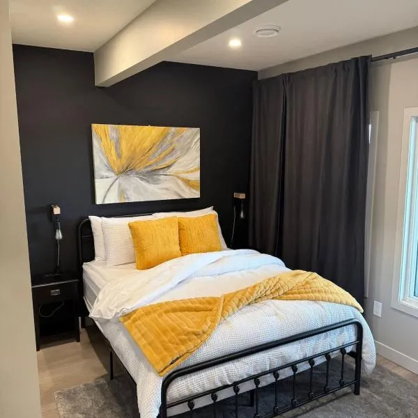Luxurious and Cozy 1 Bedroom Basement Suite Patio，卡爾加里的飯店