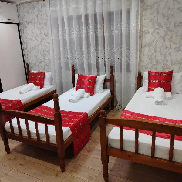 Sayora Guest House, hotell sihtkohas Khorugh