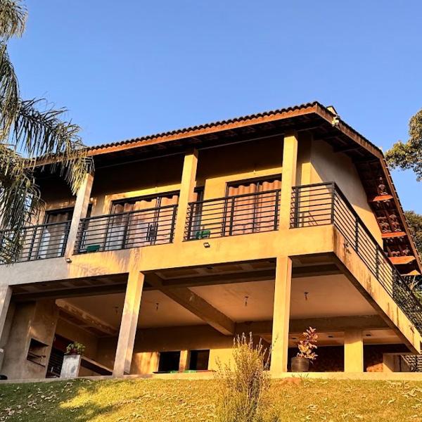 Casa na montanha com bela vista e pôr do sol