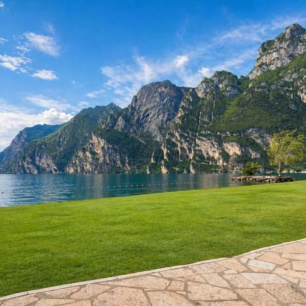 Oxygen Riva del Garda Monolocale con Balcone e Bike Room, hotel in Riva del Garda