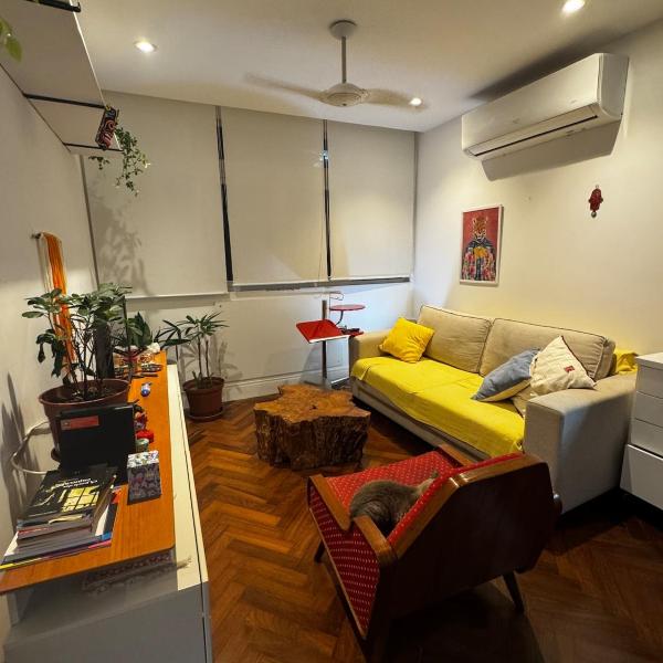 Leblon 2 bedrooms 3 blocks from the beach